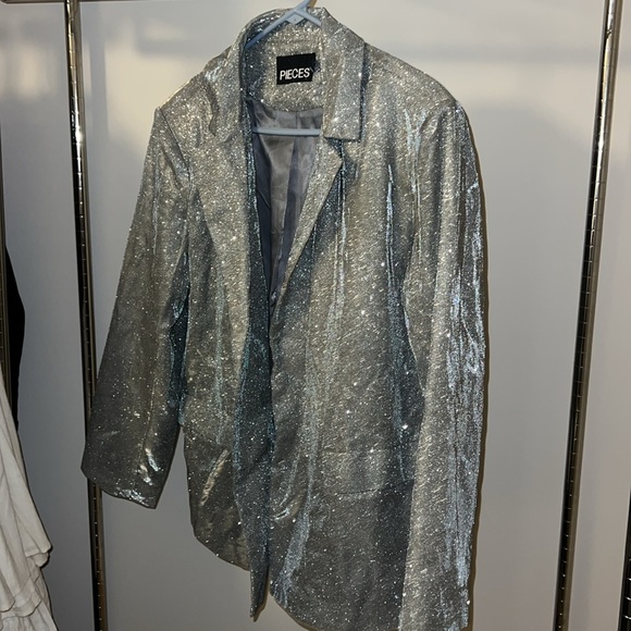 Sparkly silver blazer size XL - worn once for my birthday🪩 - Picture 3 of 4